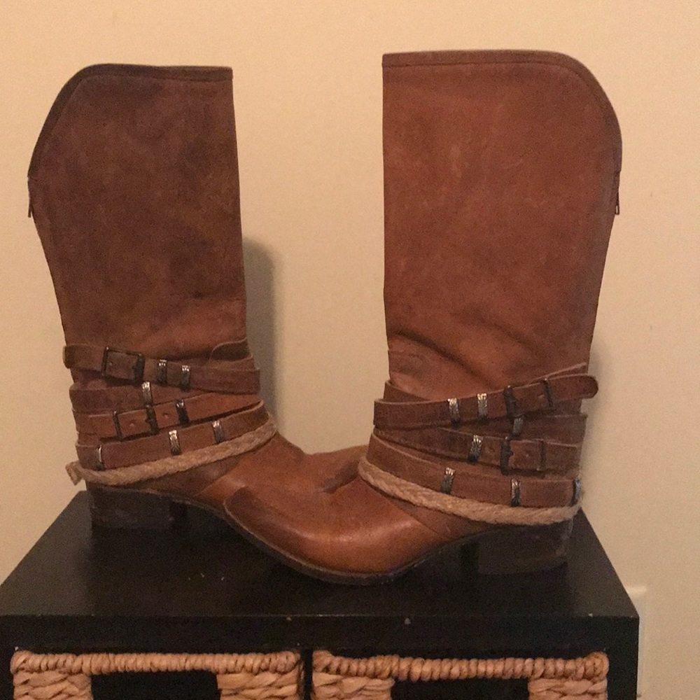 Freebird “Drove” boots 💕